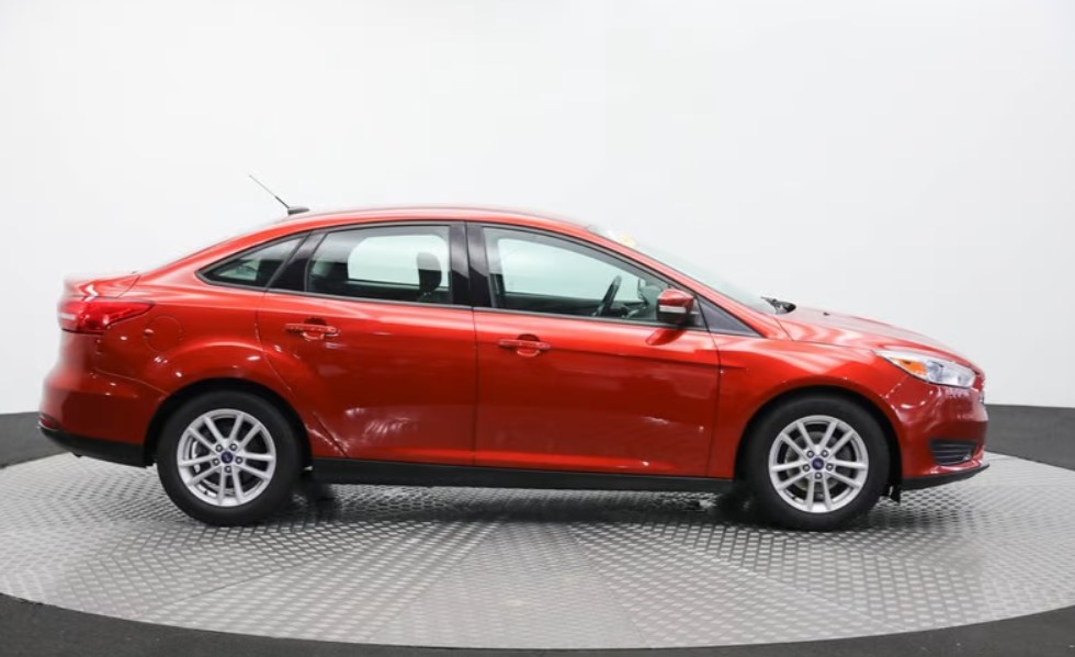 Ford Focus Review, For Sale, Colours, Models, Interior & News